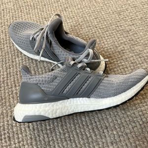 Selling a pair of Adidas Ultraboost sneakers - Excellent condition!!